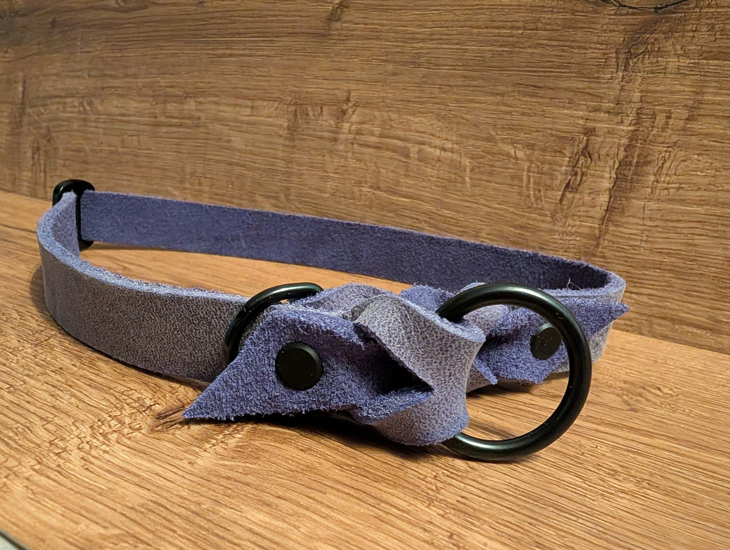 Halsband Lila Nubukleder Größe M - Chaosqueens Manufaktur