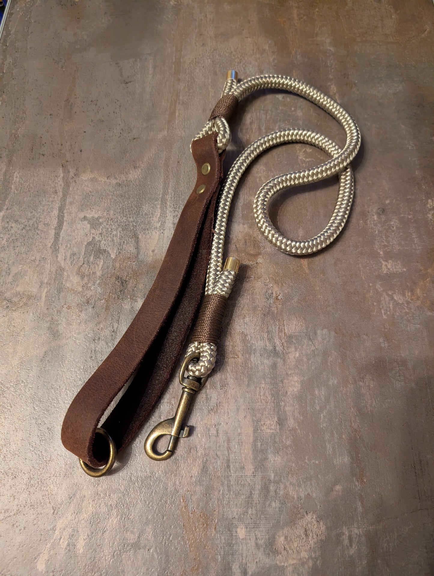 Taupe 1,2m Führleine mit Handschlaufe