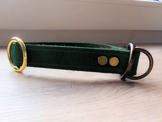 Halsband Dunkelgrün Nubukleder - Chaosqueens Manufaktur