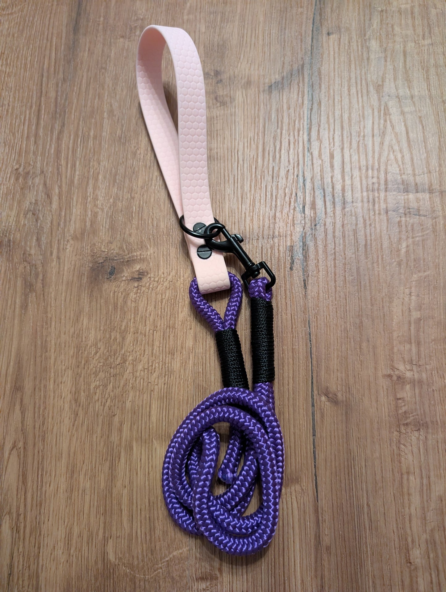 Lila mit Biothanegriff Führleine 1m - Chaosqueens Manufaktur