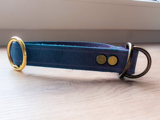 Halsband Blau Nubukleder - Chaosqueens Manufaktur