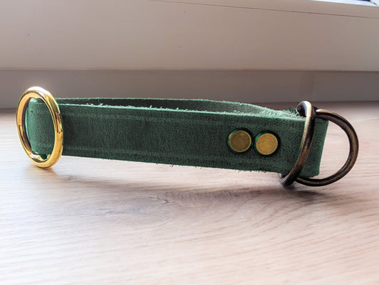Halsband Hellgrün Nubukleder - Chaosqueens Manufaktur